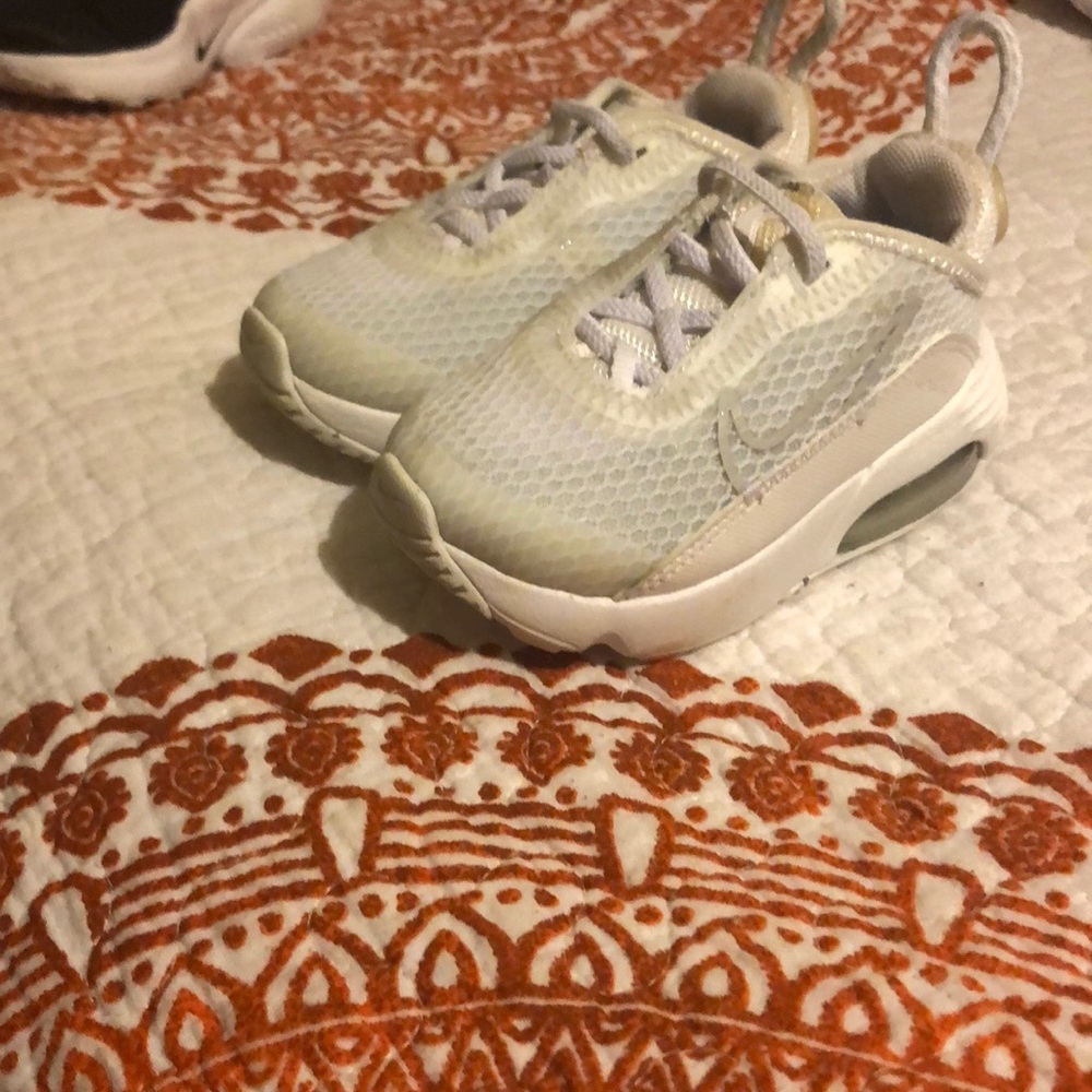 White Nike air max size 4.5